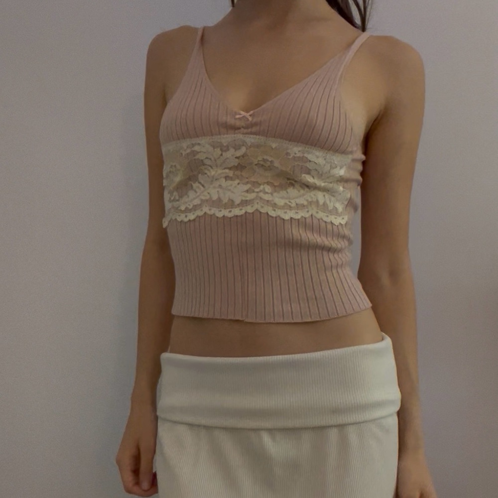 Dusty pink and cream lace trim ribbed knit tank top with a cute pink bow